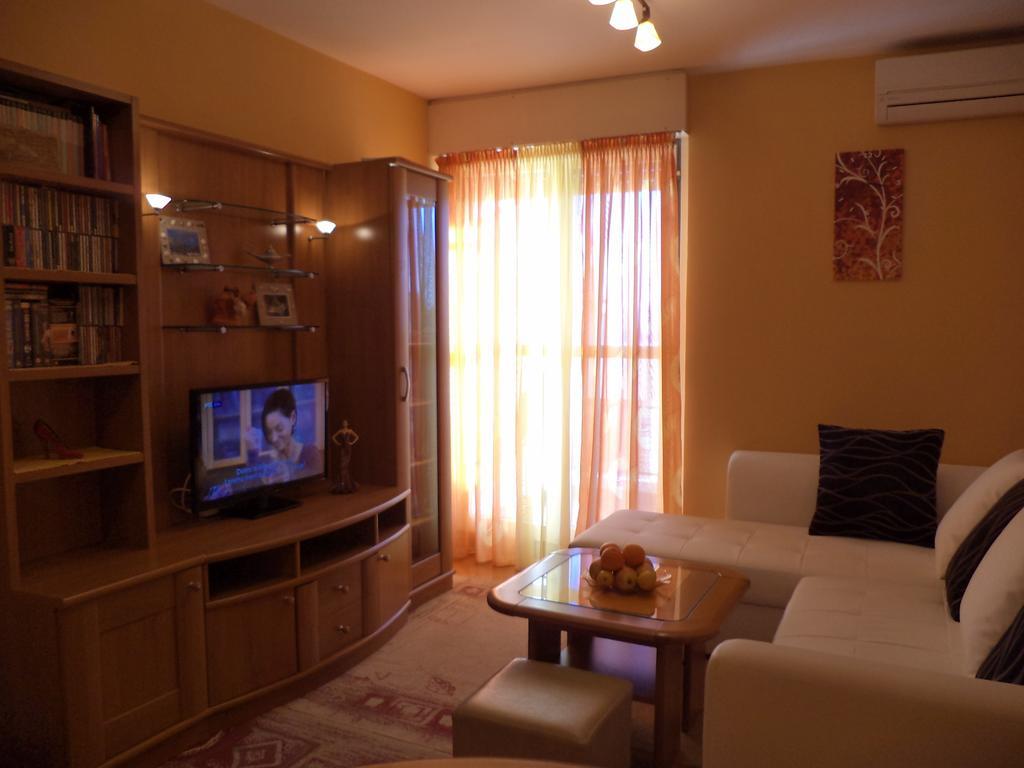 Cool Apartment Split Room photo
