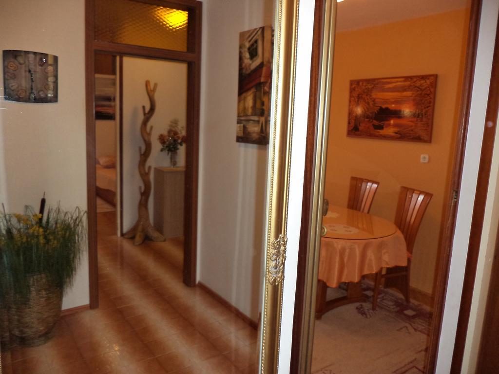 Cool Apartment Split Room photo