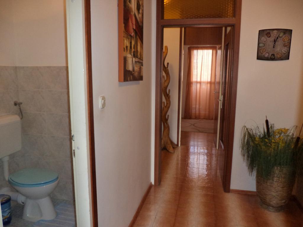 Cool Apartment Split Room photo
